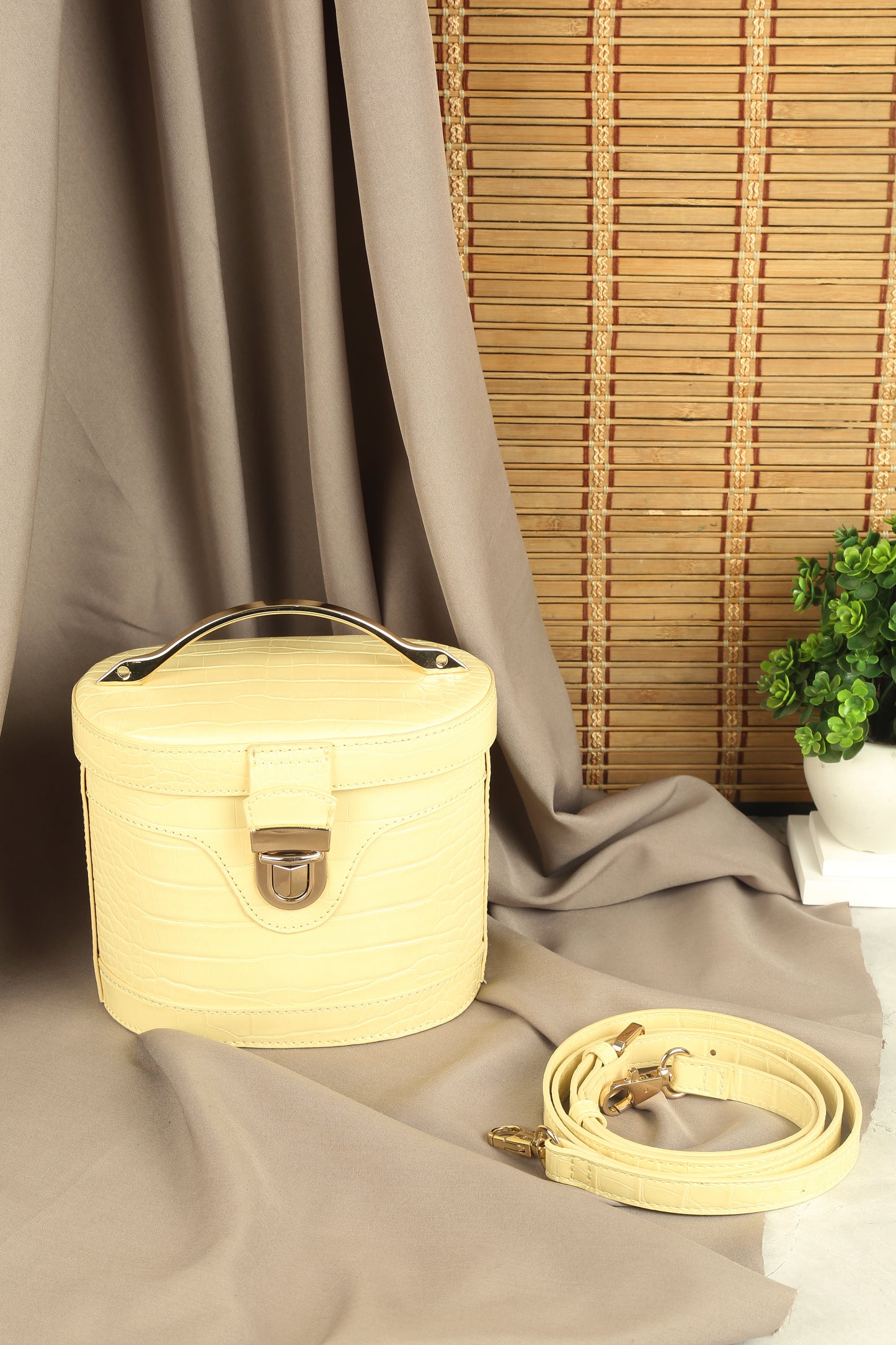 Nora Sling Bag