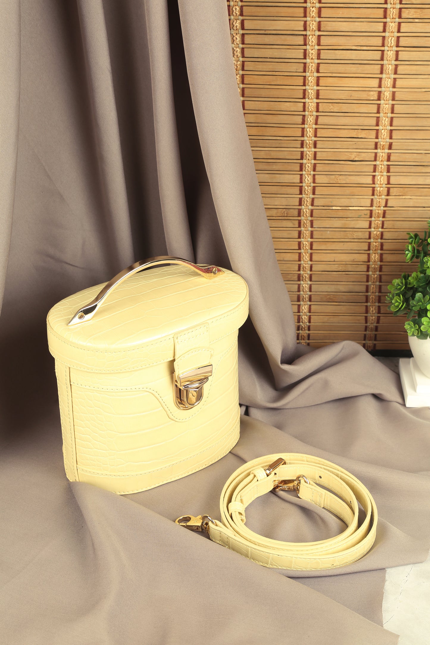 Nora Sling Bag