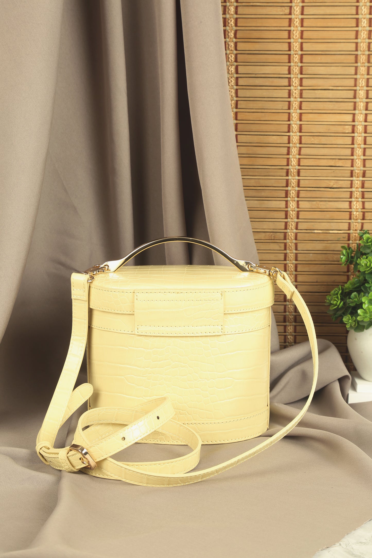 Nora Sling Bag