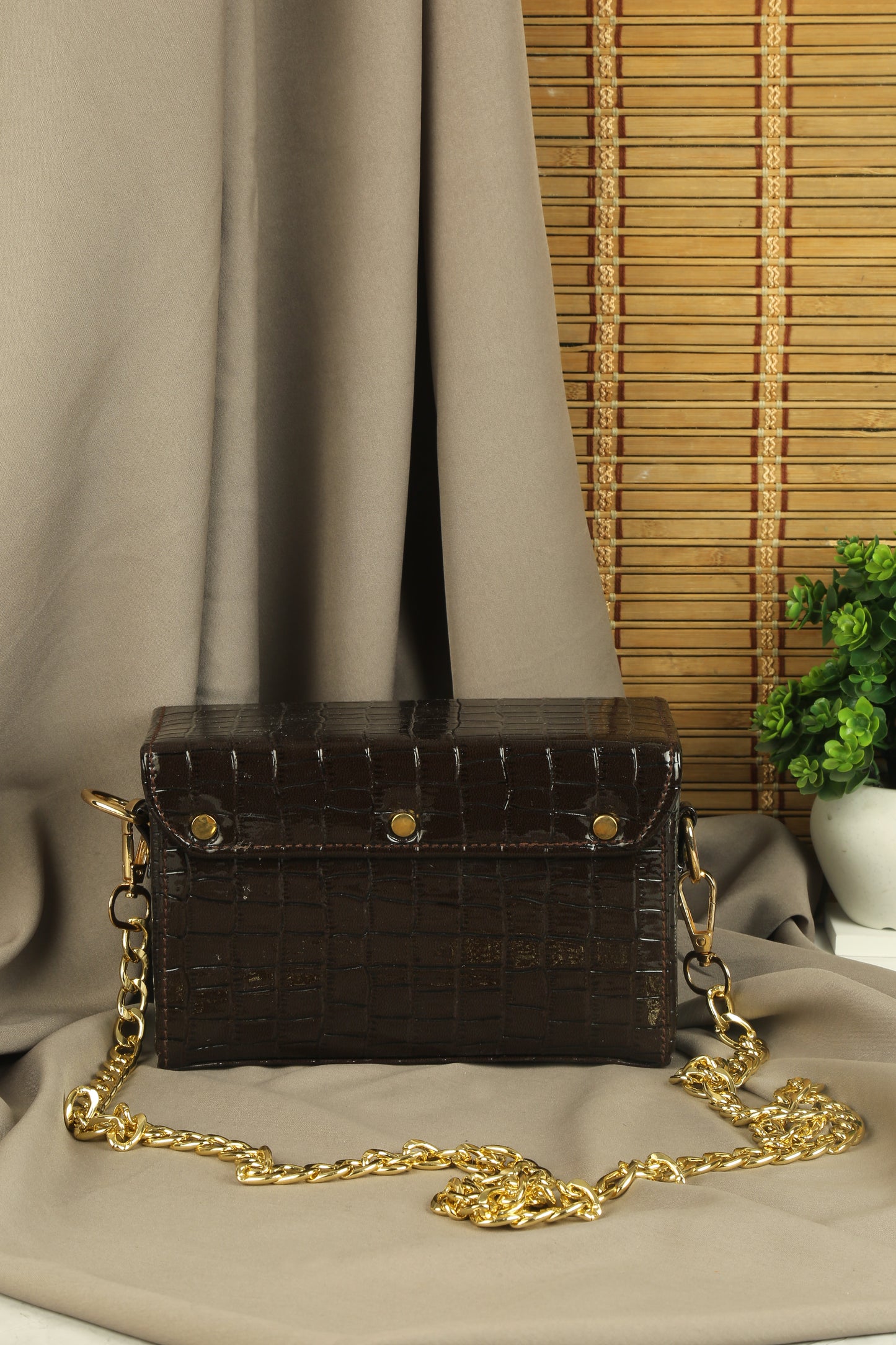 Isla Sling Bag