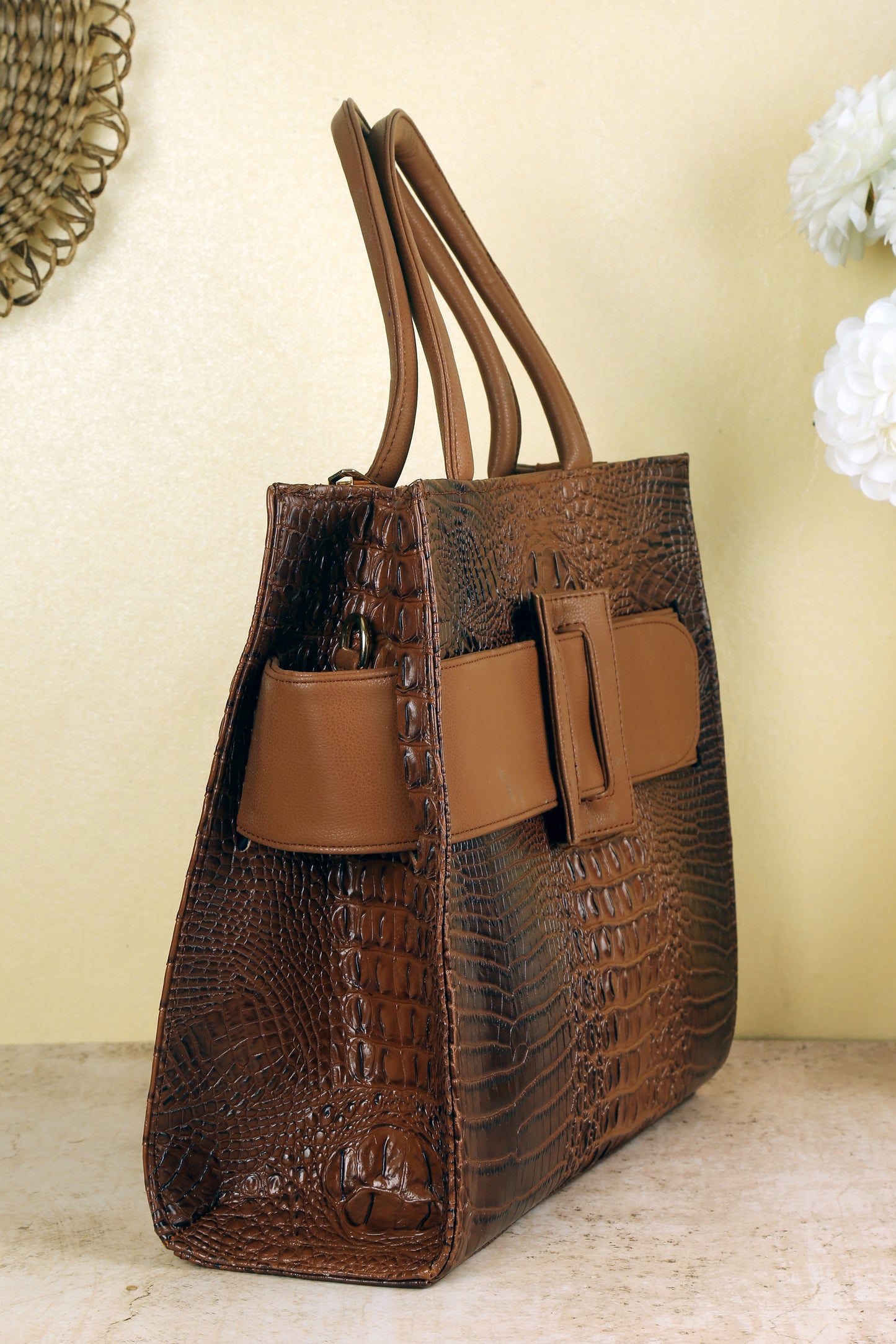 Avery Hand Bag