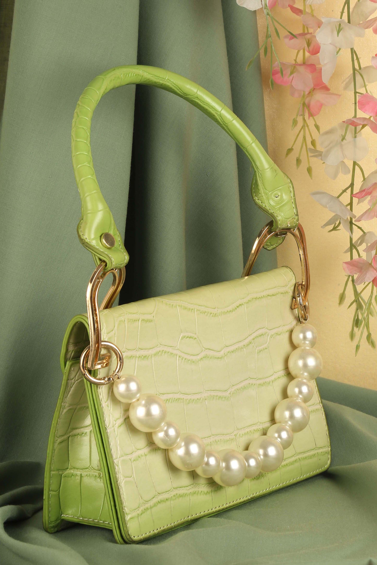 Riley Sling Bag