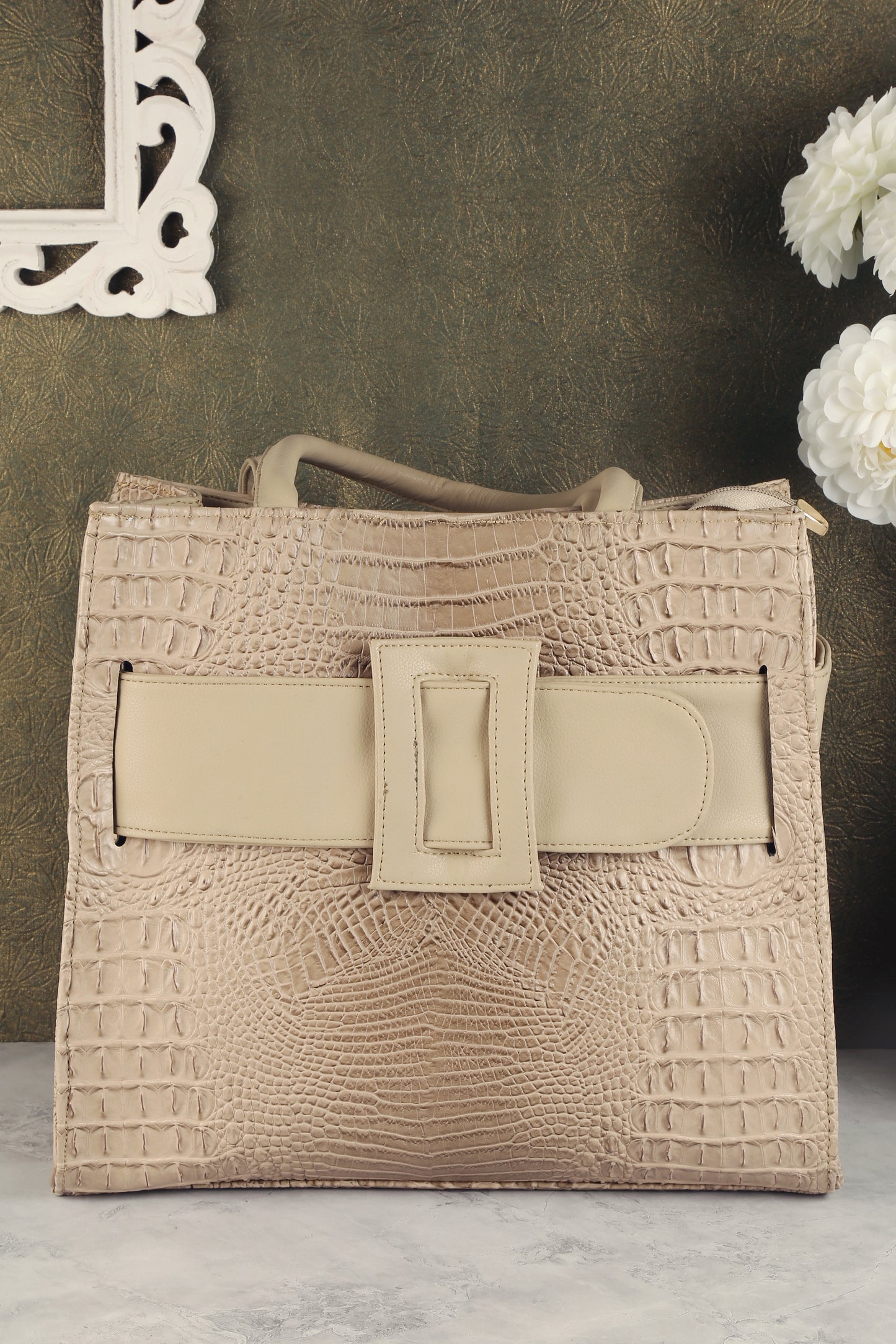 Avery Hand Bag