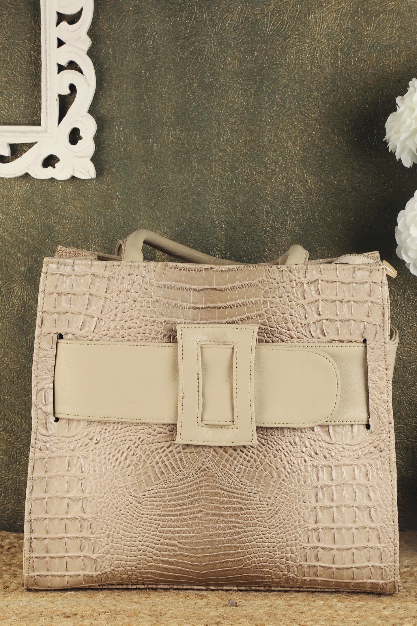 Avery Hand Bag