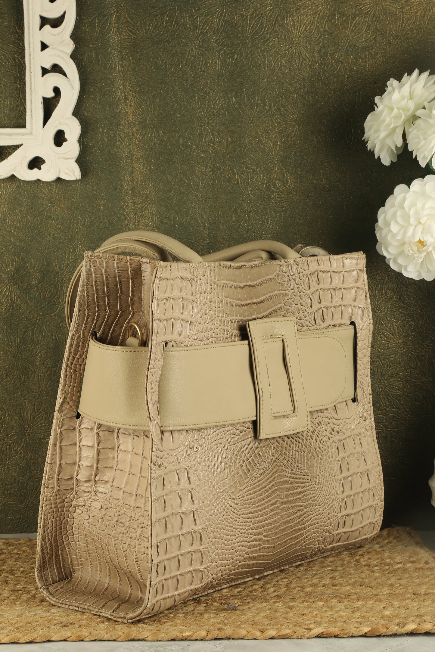 Avery Hand Bag