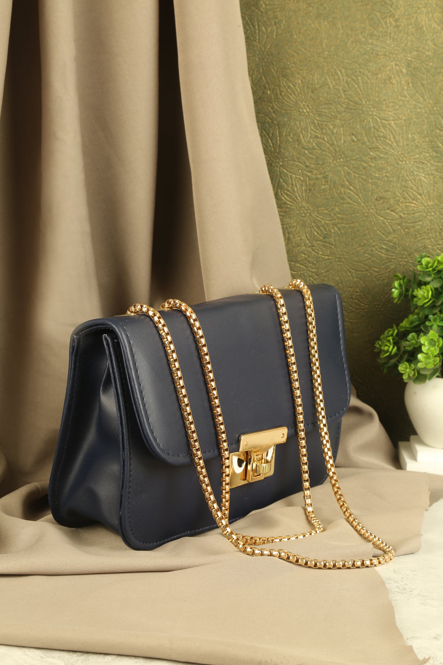 Ava Sling Bag