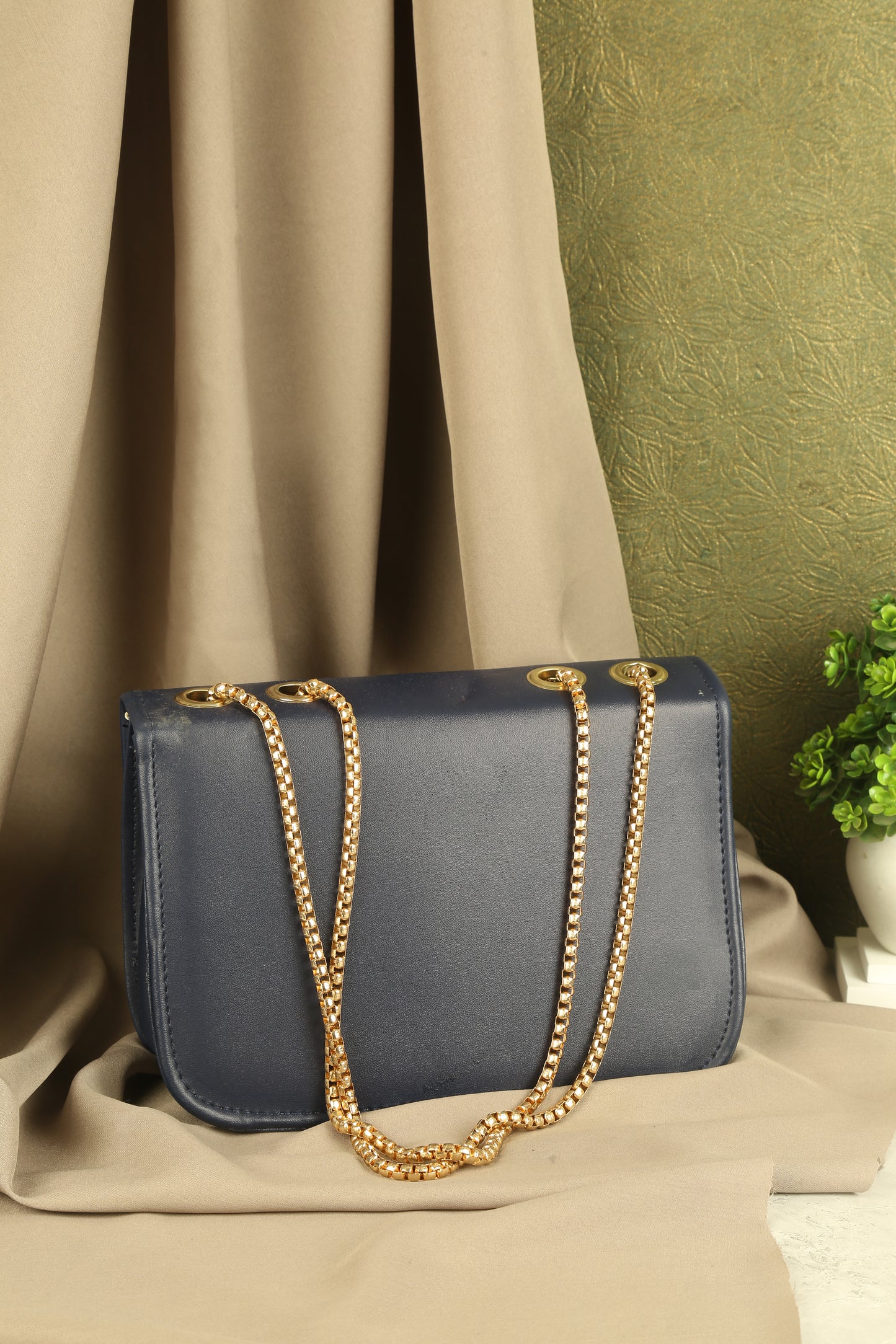 Ava Sling Bag