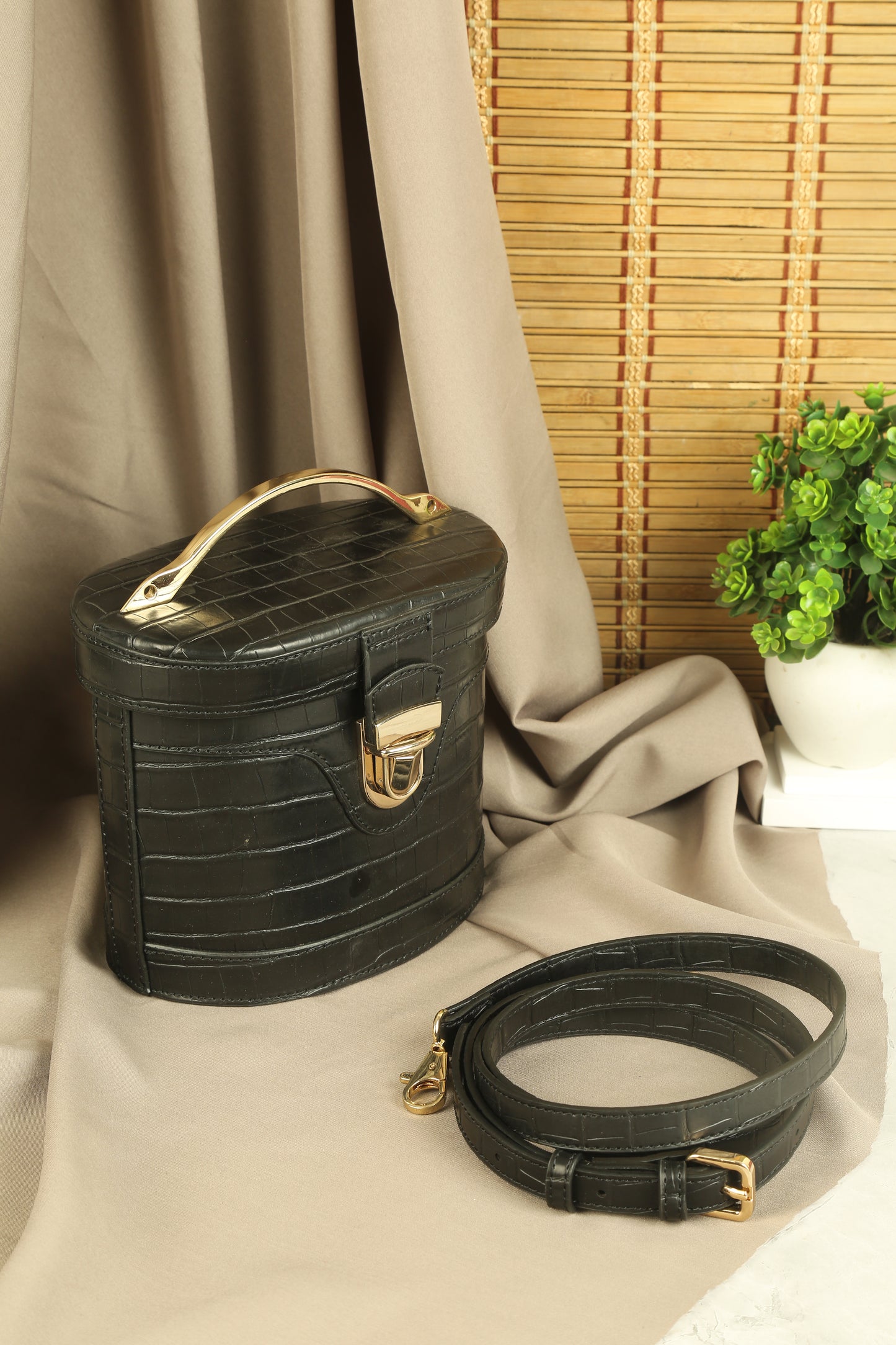 Nora Sling Bag