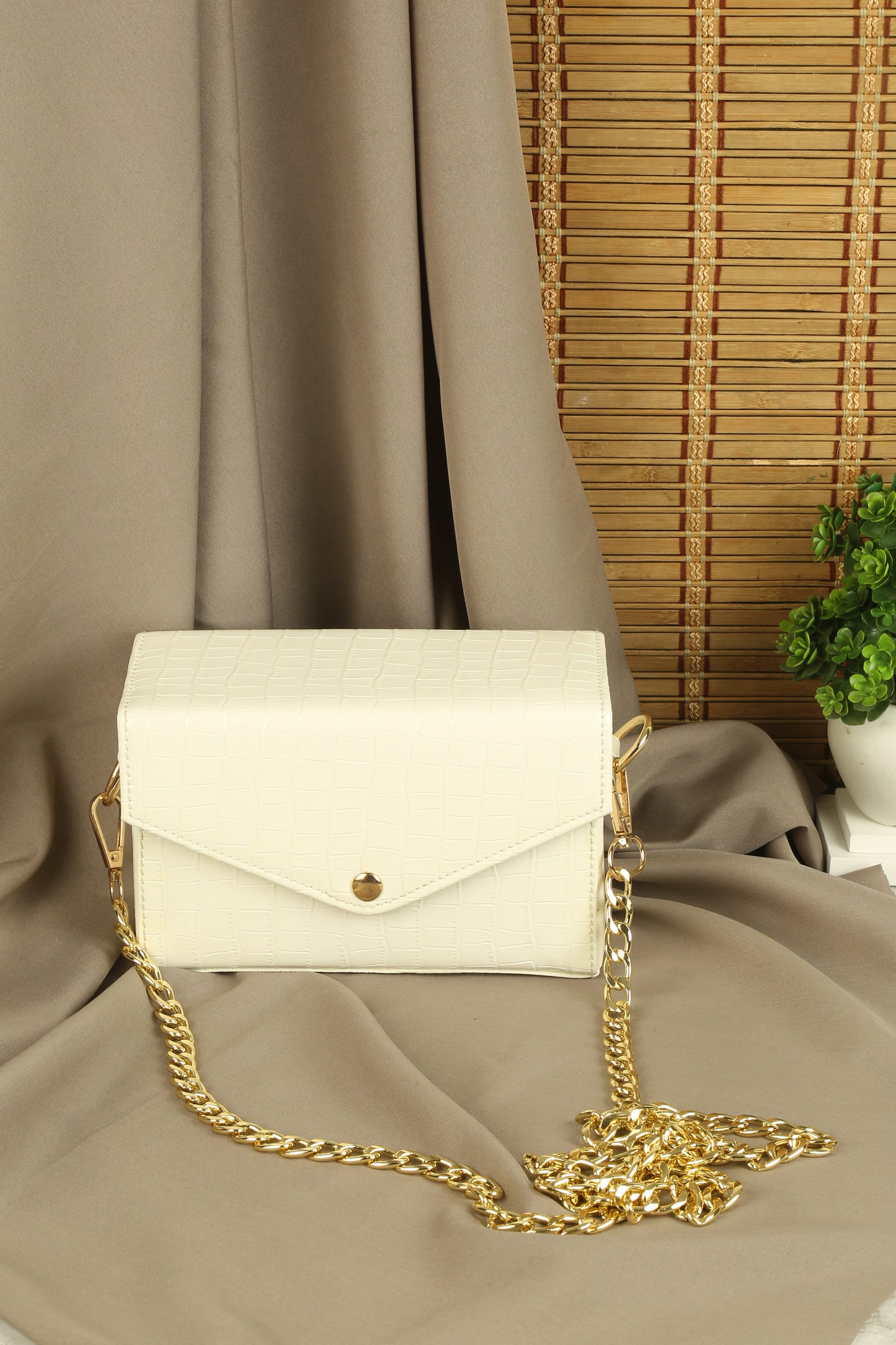 Isla Sling Bag