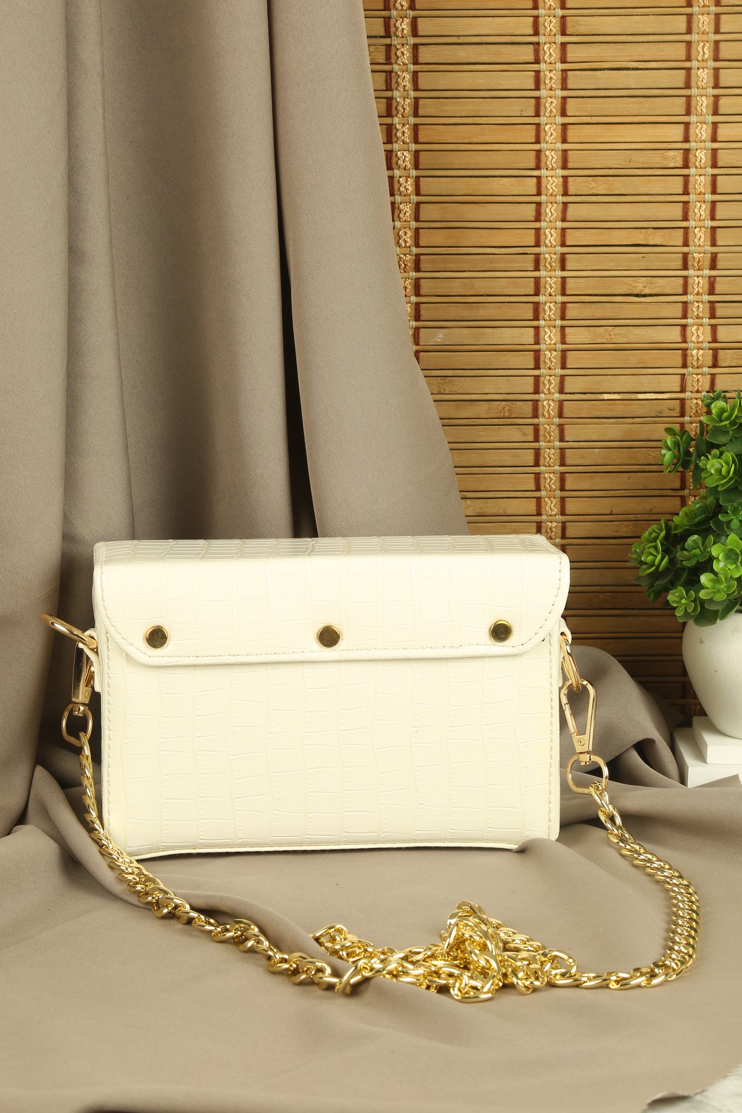 Isla Sling Bag