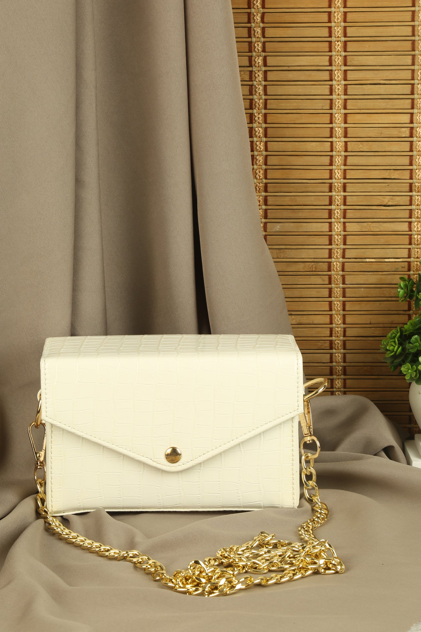 Isla Sling Bag