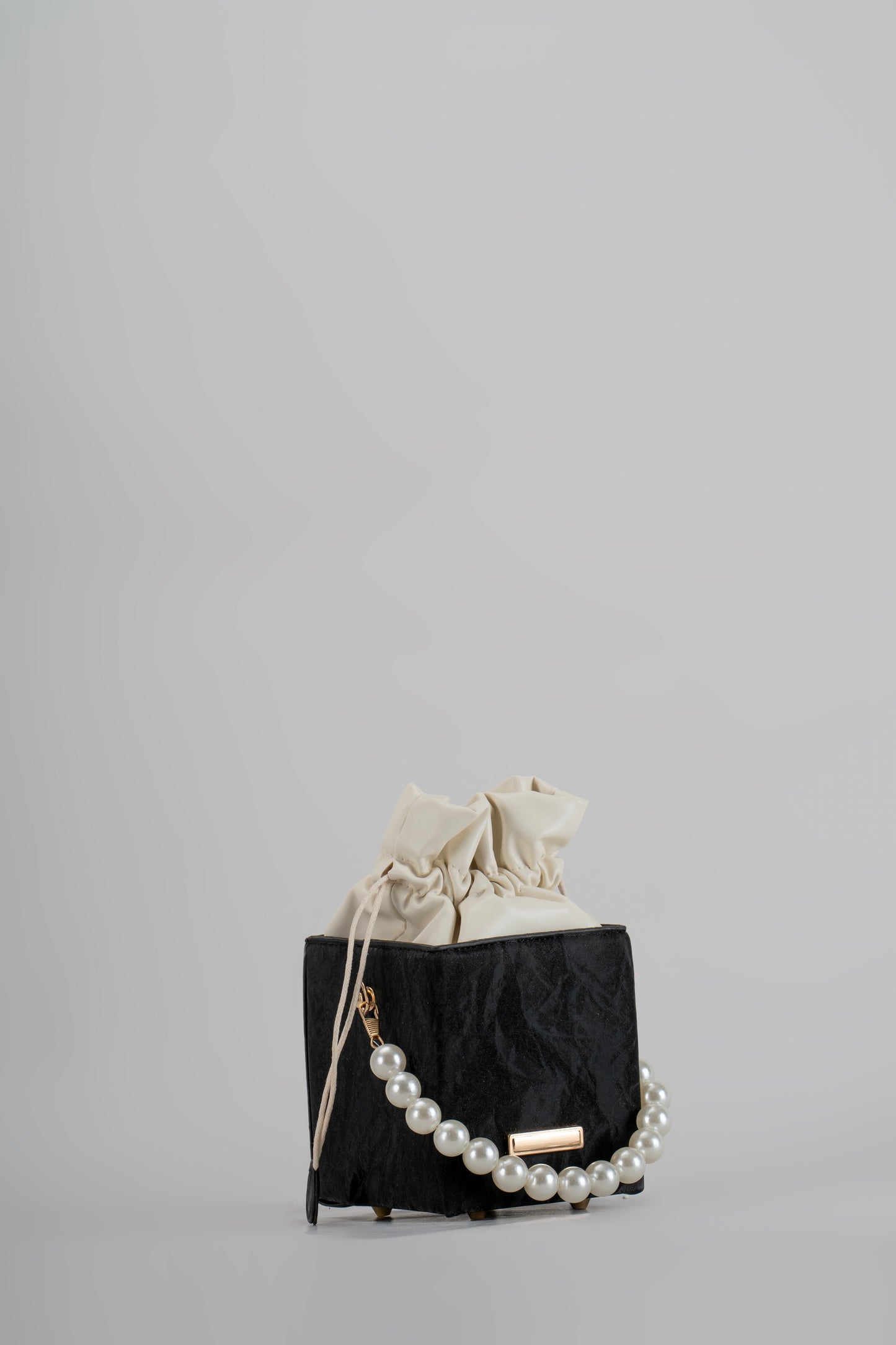 Nevaeh Sling bag