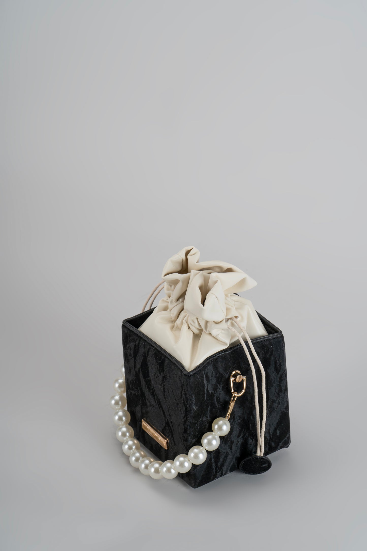 Nevaeh Sling bag