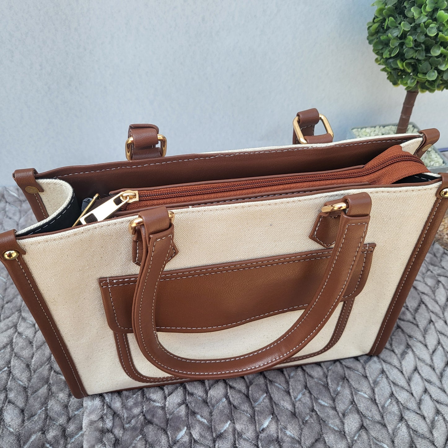 Leah HandBag
