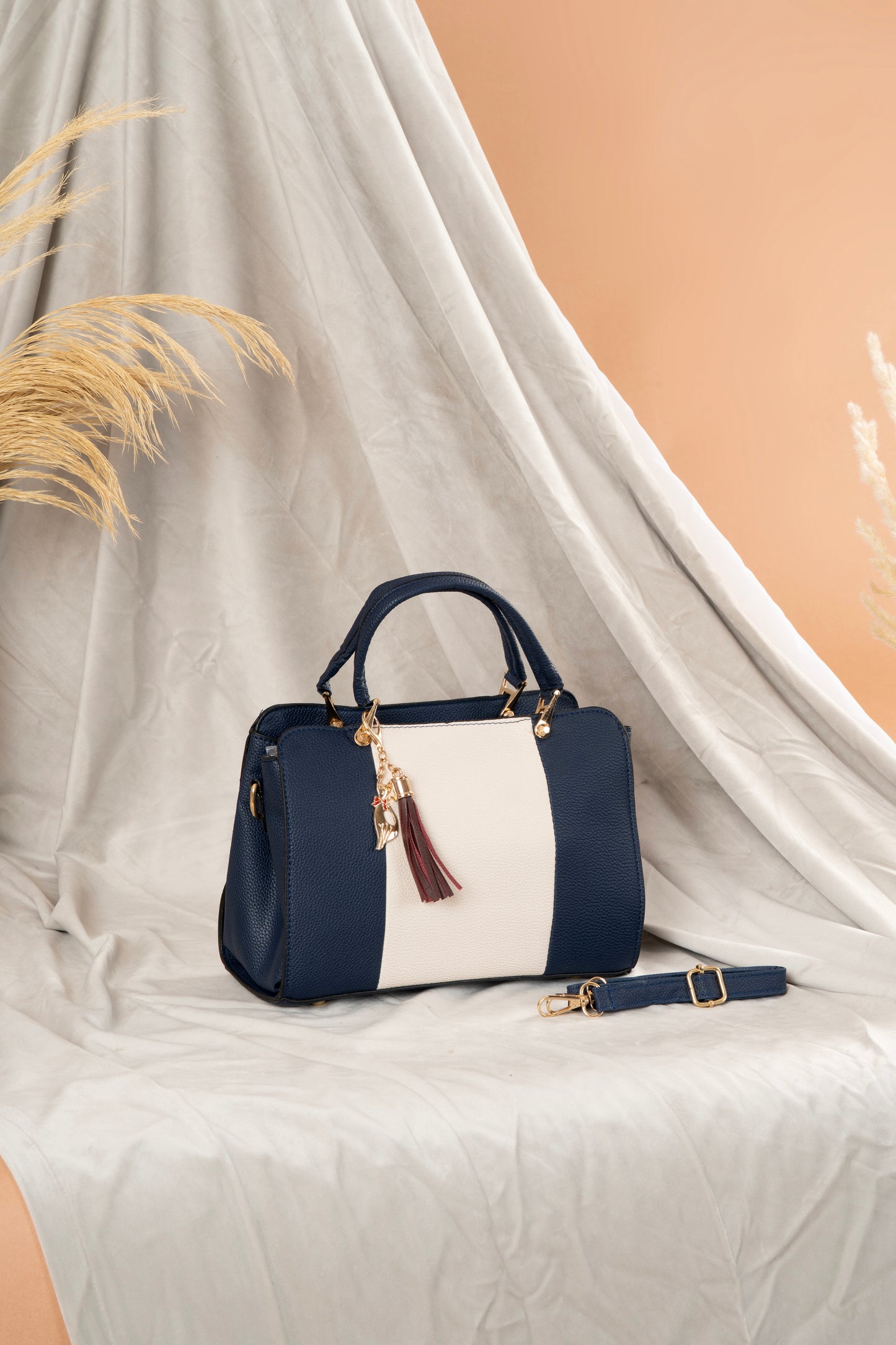 Raelynn HandBag